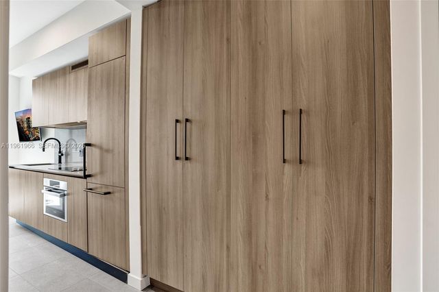 121 NE 5th Street 1001B, Miami, FL 33132