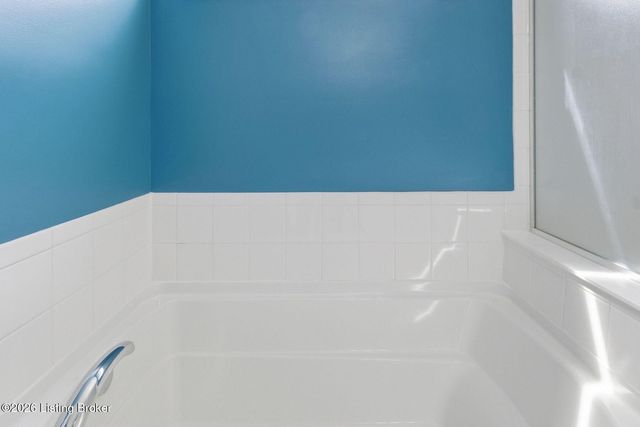 12052 Parkview Trace Dr, Louisville, KY 40229