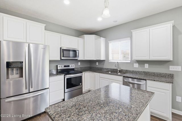 12052 Parkview Trace Dr, Louisville, KY 40229