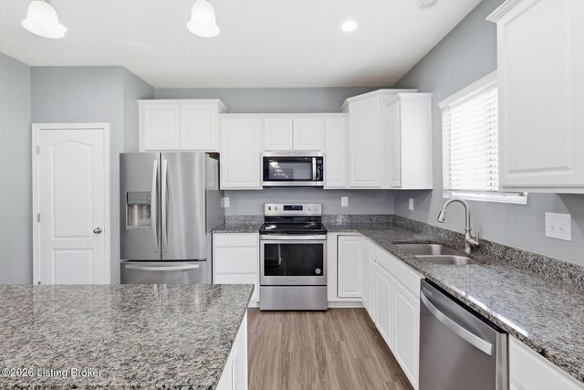 12052 Parkview Trace Dr, Louisville, KY 40229