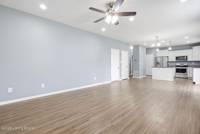 12052 Parkview Trace Dr, Louisville, KY 40229