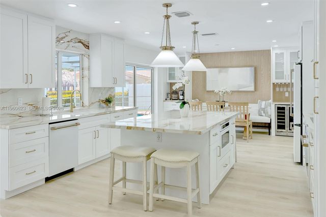 1050 SE 5th Ct, Pompano Beach, FL 33060