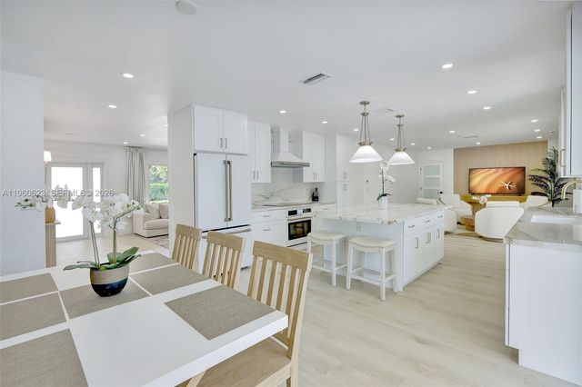 1050 SE 5th Ct, Pompano Beach, FL 33060