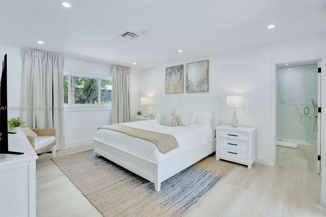 1050 SE 5th Ct, Pompano Beach, FL 33060