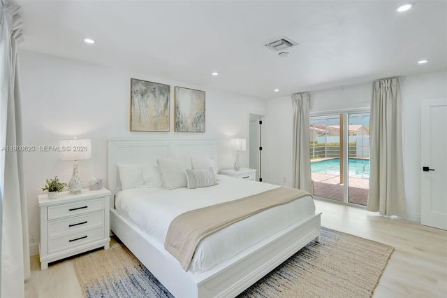 1050 SE 5th Ct, Pompano Beach, FL 33060