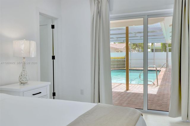 1050 SE 5th Ct, Pompano Beach, FL 33060