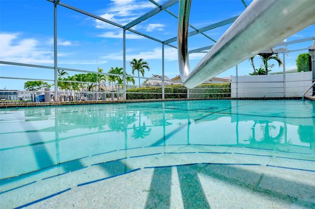 1050 SE 5th Ct, Pompano Beach, FL 33060