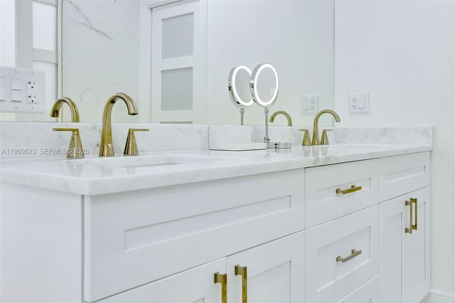 1050 SE 5th Ct, Pompano Beach, FL 33060