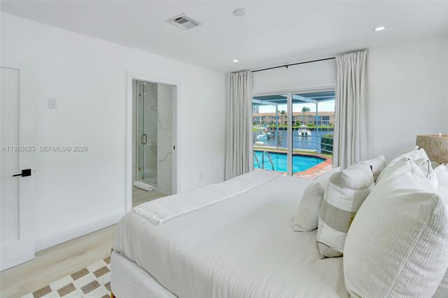 1050 SE 5th Ct, Pompano Beach, FL 33060