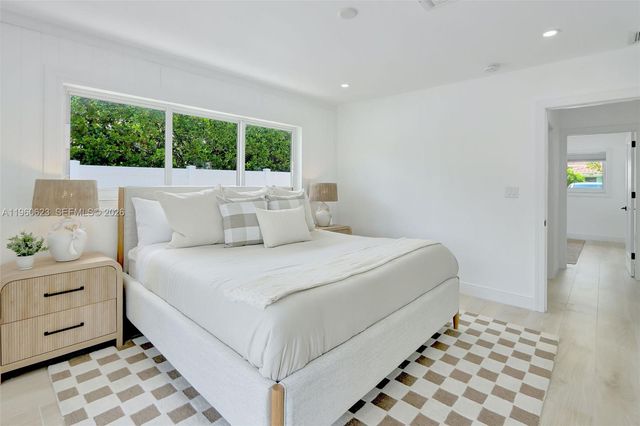 1050 SE 5th Ct, Pompano Beach, FL 33060