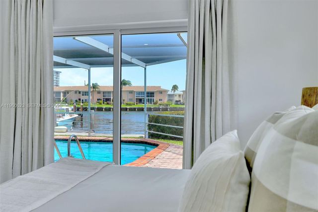 1050 SE 5th Ct, Pompano Beach, FL 33060