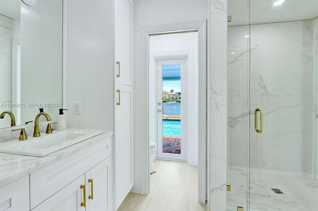 1050 SE 5th Ct, Pompano Beach, FL 33060