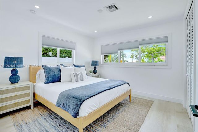 1050 SE 5th Ct, Pompano Beach, FL 33060