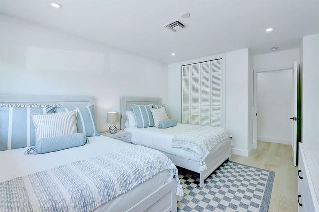 1050 SE 5th Ct, Pompano Beach, FL 33060