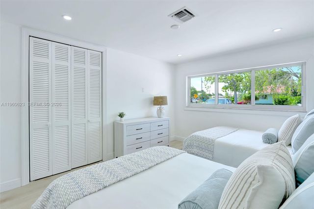 1050 SE 5th Ct, Pompano Beach, FL 33060