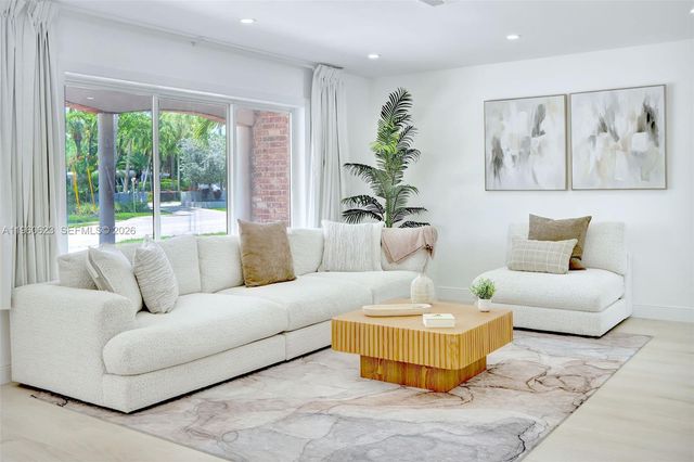 1050 SE 5th Ct, Pompano Beach, FL 33060