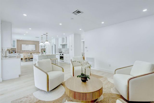 1050 SE 5th Ct, Pompano Beach, FL 33060