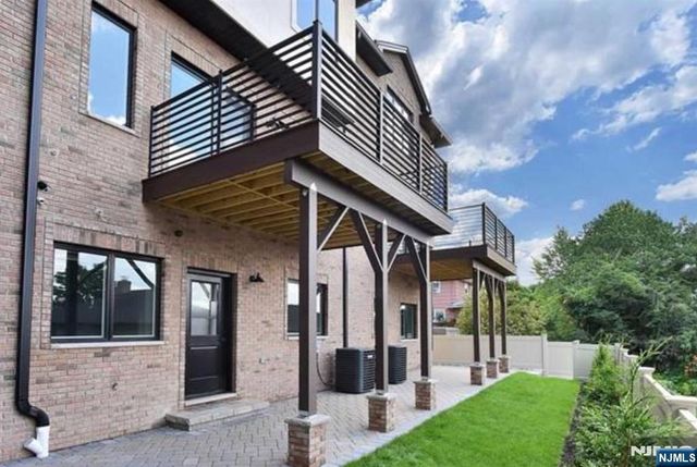 269 9th Street B, Palisades Park, NJ 07650