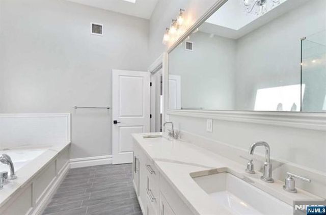 269 9th Street B, Palisades Park, NJ 07650