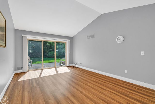 16582 Woodlane Drive, Fraser, MI 48026