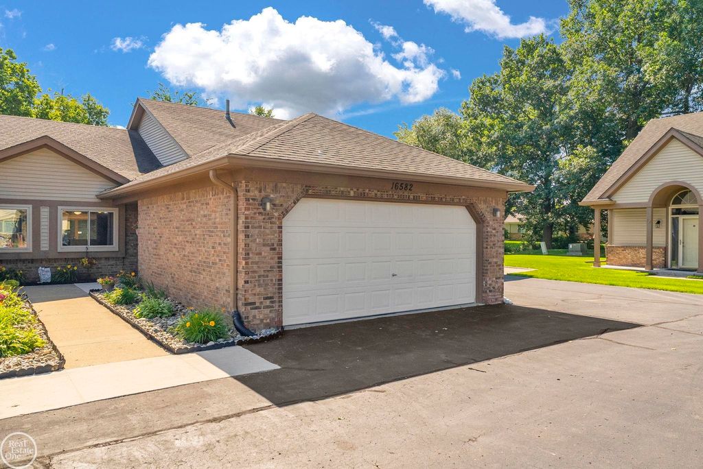 16582 Woodlane Drive, Fraser, MI 48026