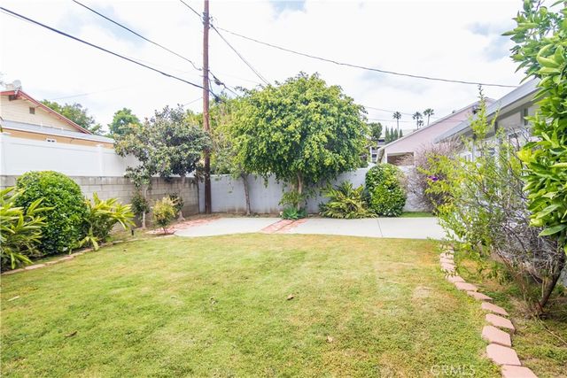 8129 Darby Avenue, Reseda, CA 91335