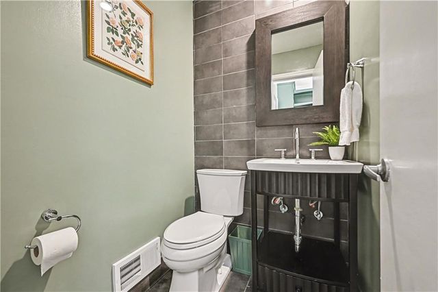 12716 Oakmont Drive, Kansas City, MO 64145