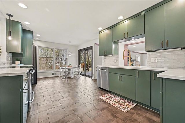 12716 Oakmont Drive, Kansas City, MO 64145