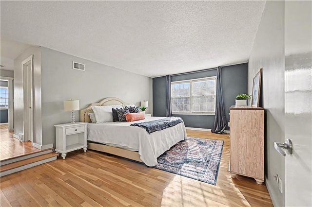 12716 Oakmont Drive, Kansas City, MO 64145