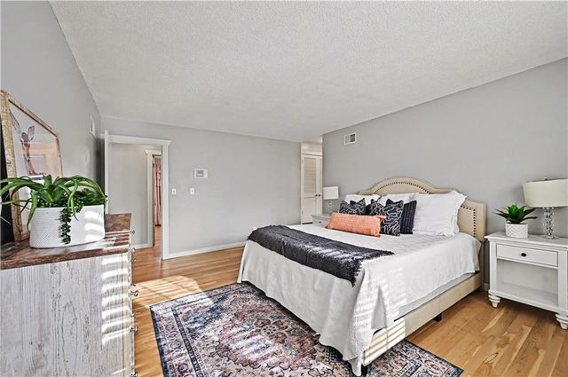 12716 Oakmont Drive, Kansas City, MO 64145