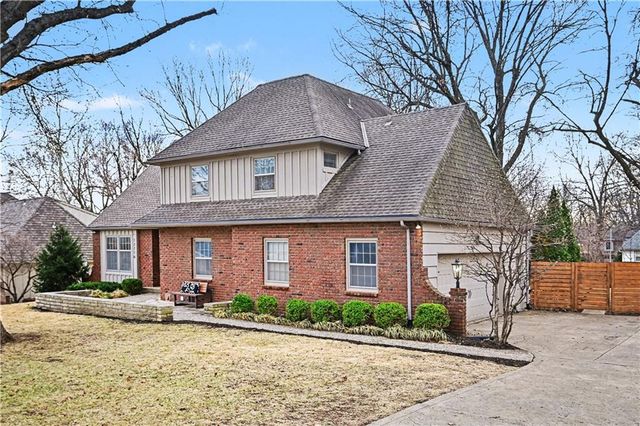 12716 Oakmont Drive, Kansas City, MO 64145