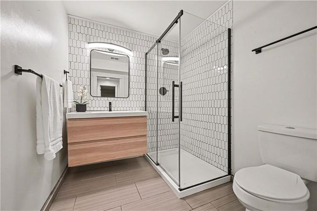 12716 Oakmont Drive, Kansas City, MO 64145