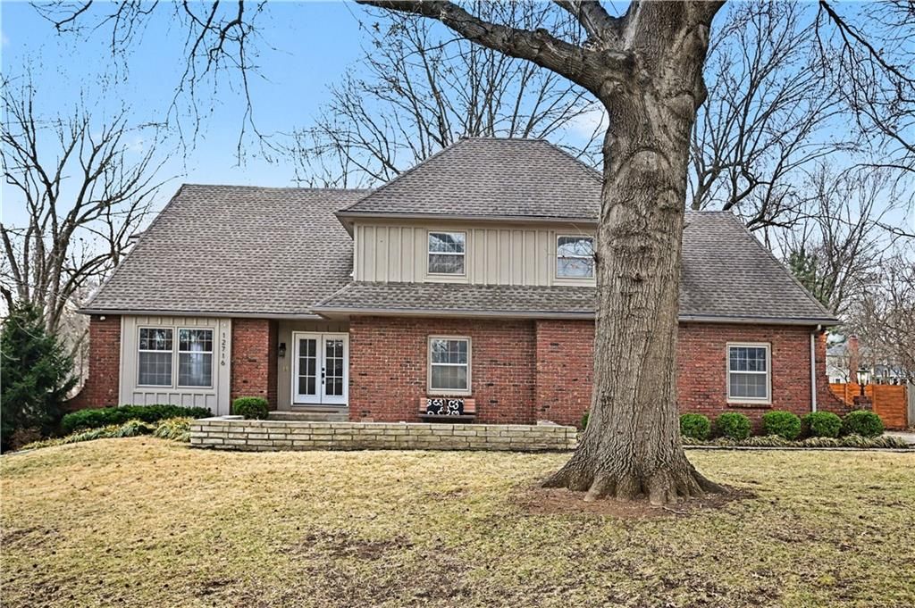12716 Oakmont Drive, Kansas City, MO 64145