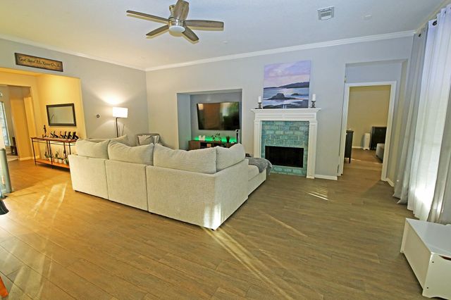 907 Riverside Drive, Alvin, TX 77511