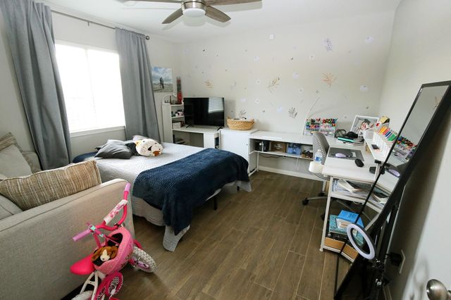 907 Riverside Drive, Alvin, TX 77511