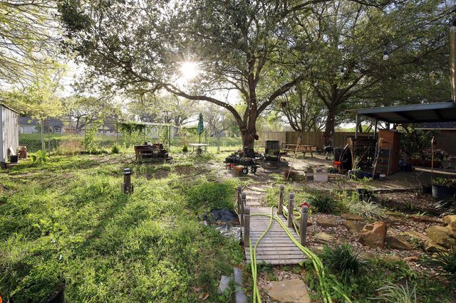 907 Riverside Drive, Alvin, TX 77511