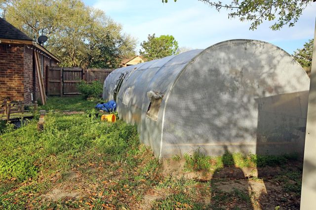 907 Riverside Drive, Alvin, TX 77511