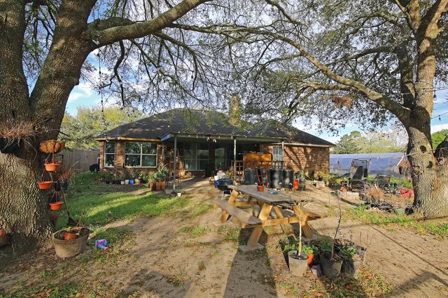 907 Riverside Drive, Alvin, TX 77511