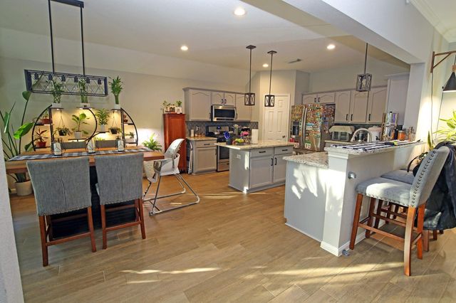 907 Riverside Drive, Alvin, TX 77511