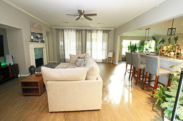 907 Riverside Drive, Alvin, TX 77511