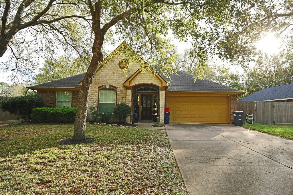 907 Riverside Drive, Alvin, TX 77511