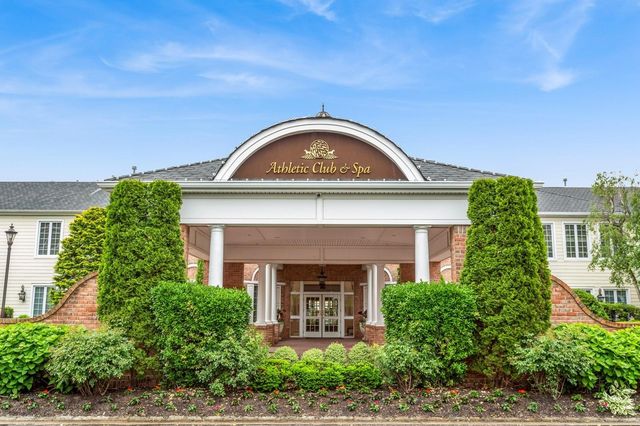 553 Pacing Way, Westbury, NY 11590