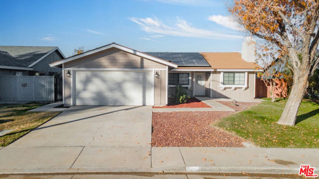 1027 Landsford Street, Lancaster, CA 93535