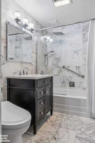 870 United Nations Plz Apt 20B, New York City, NY 10017