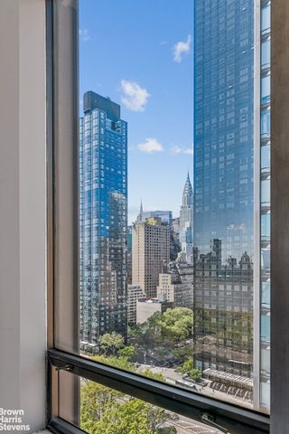 870 United Nations Plz Apt 20B, New York City, NY 10017