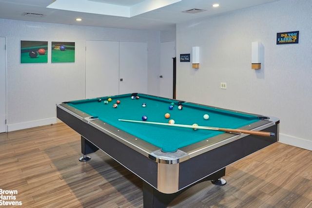 870 United Nations Plz Apt 20B, New York City, NY 10017