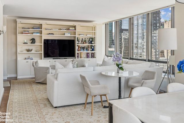 870 United Nations Plz Apt 20B, New York City, NY 10017