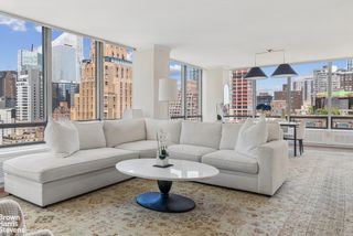 870 United Nations Plz Apt 20B, New York City, NY 10017