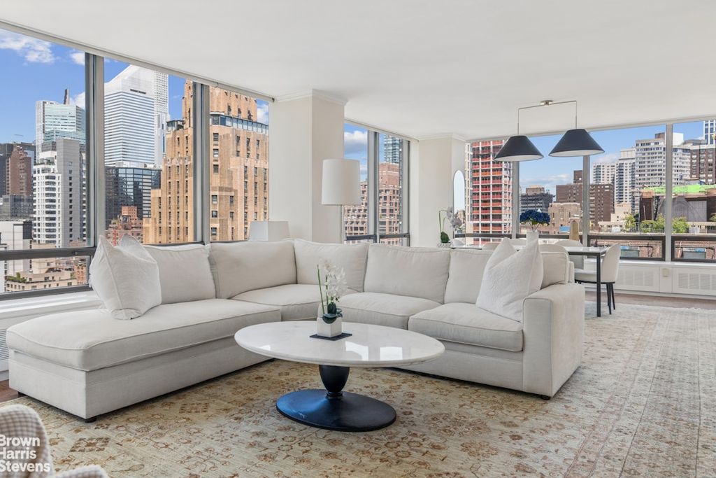 870 United Nations Plz Apt 20B, New York City, NY 10017