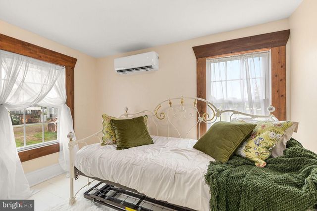 143 N WATER ST, Woodstock, VA 22664
